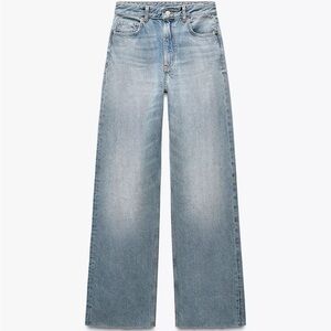 🤍 ZARA • high rise full length wide light wash blue jeans